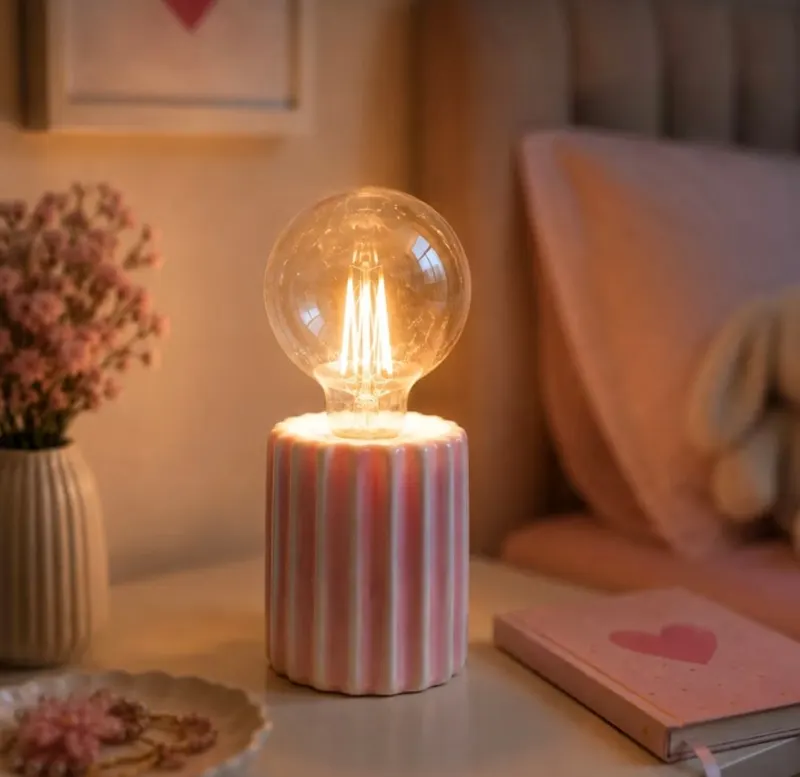 Luminária Decorativa Retrô em Cerâmica Rosa - Ideal para Quarto, Sala, Mesa de Cabeceira, Escritório