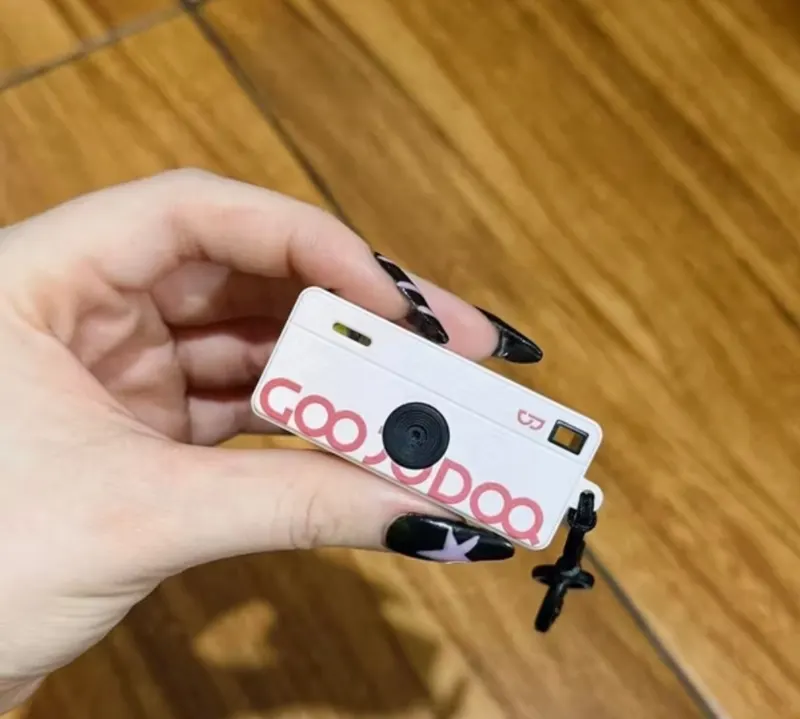 Câmera de polegar GOOJODOQ - Mini câmera de brinquedo retrô com vídeo CCD 720P, presente para crianças e meninas.