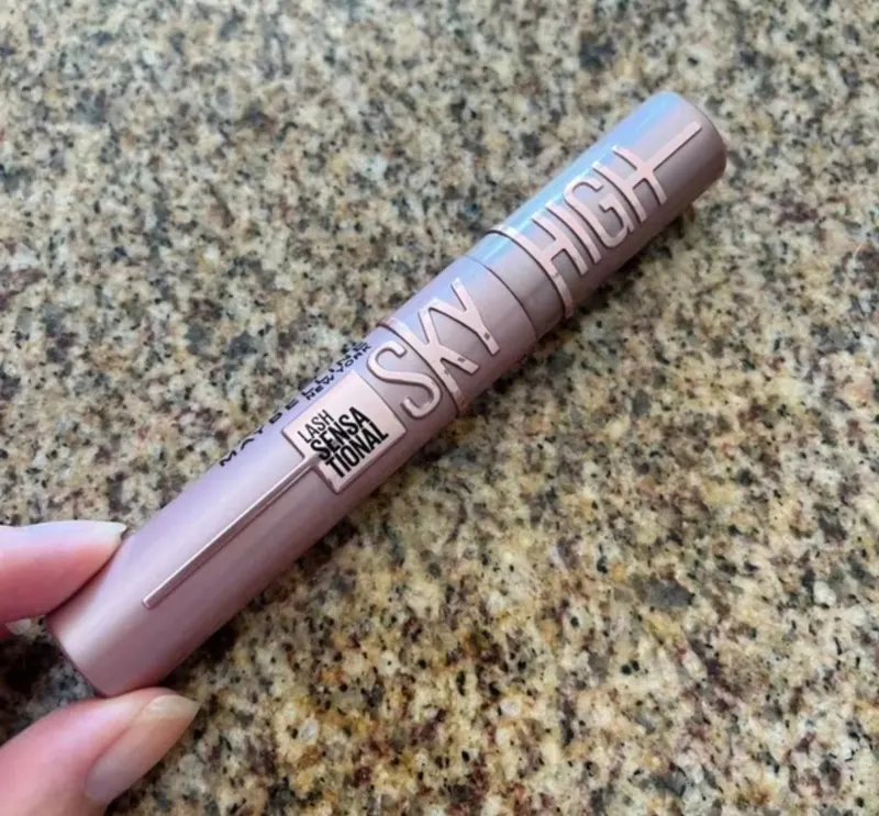 Máscara de Cílios, Escova Flexível e Alongamento sem Limites, Cor Preto, Lash Sensational Sky High Maybelline NY, 7,2ml