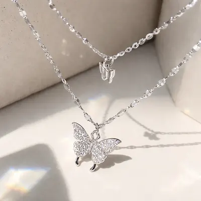 Colar Feminino Duplo com Pingente de Borboleta e Choker Prata Estilo Minimalista Aço