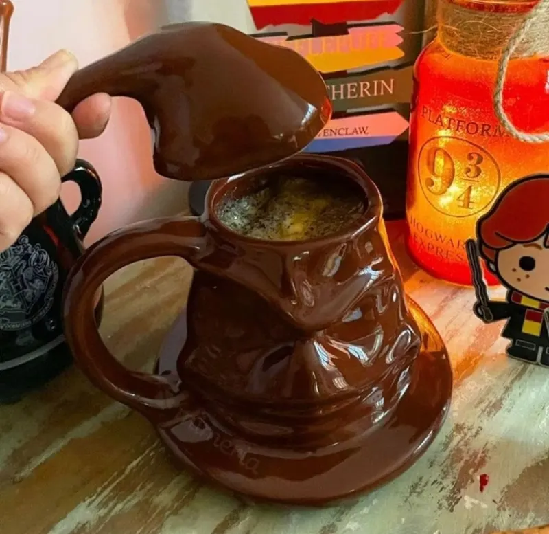 Caneca 3D Chapéu Seletor - Harry Potter 350ml - Zona Criativa