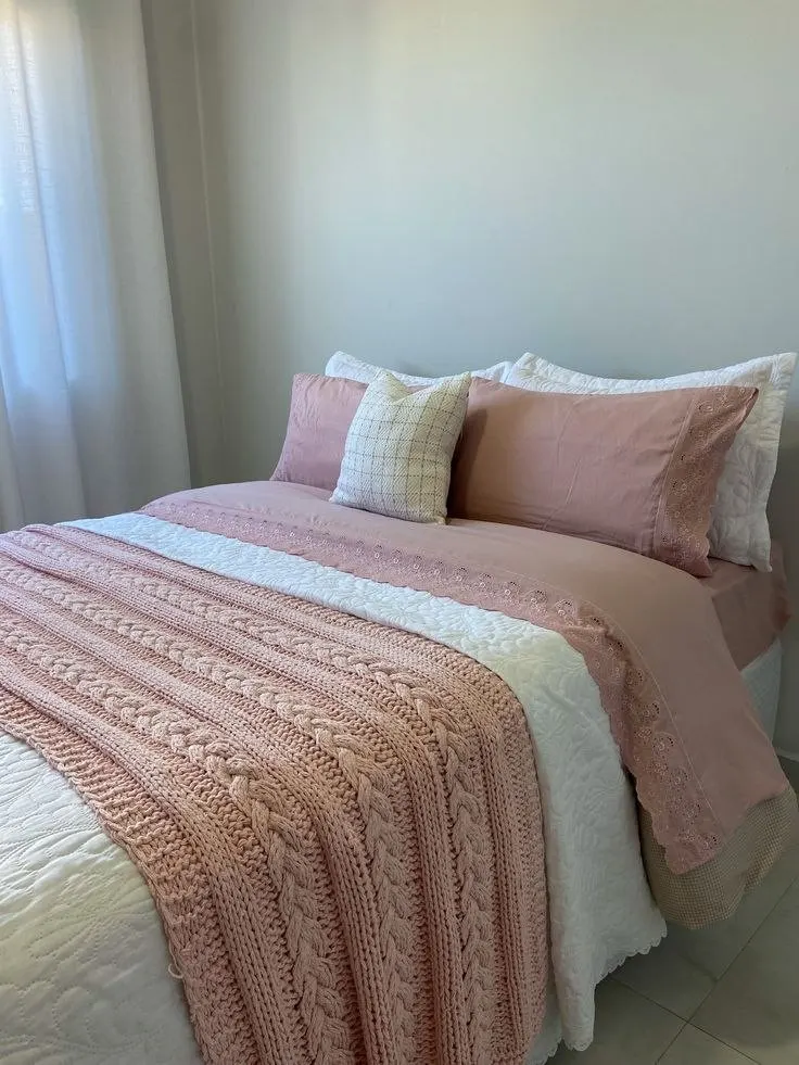 Kit Peseira Tricot Trançada + 2 Capas 30x50 Para Cama Casal Queen King Decoração Para Quarto Casa