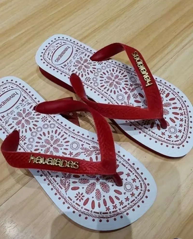 Chinelo Havaianas Top Bordado Flor