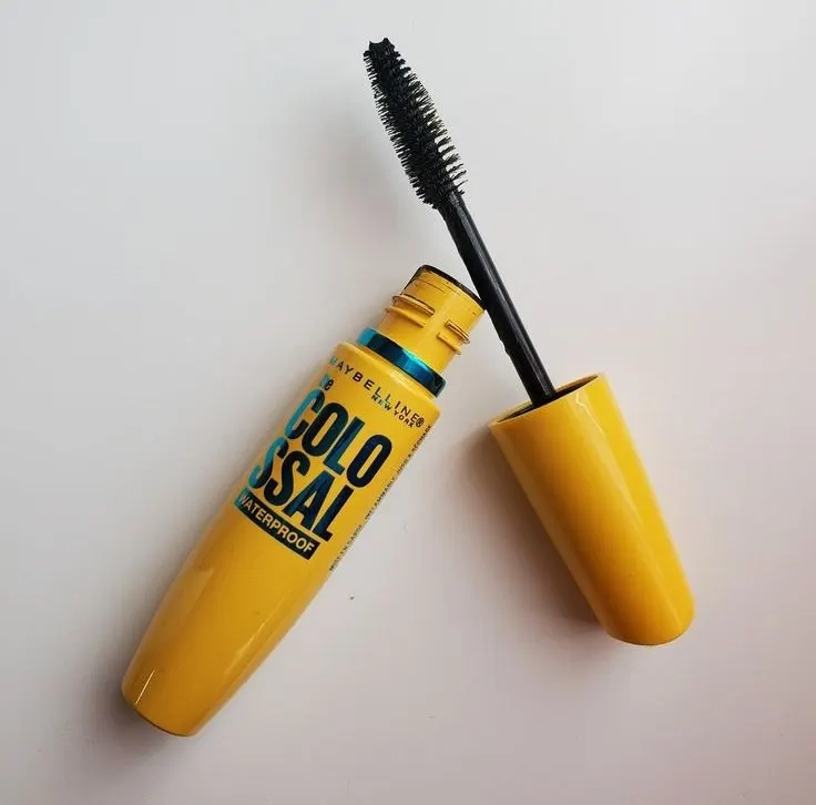 Máscara de Cílios À Prova d'Água Longa Duração 9x Mais Volume Cor Preto, The Colossal Volum' Express Maybelline NY, 8ml