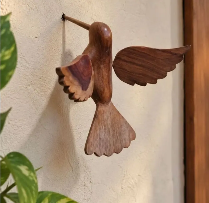 Escultura Beija Flor Esculpido Em Jacarandá Para Parede.