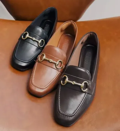 Mocassim Feminino Lumiss Clássico Casual Bico Quadrado Enfeite Bridão Dourado Básico Confortável