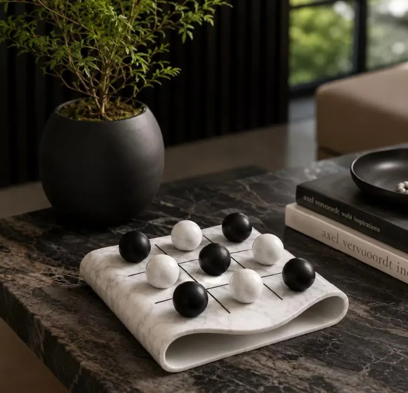 Jogo da Velha Decorativo Luxo 22cm Branco Mármore com Bolas Preto e Branco | Peça de Decoração Moderna Minimalista