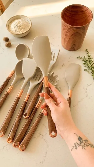 Kit Utensílios Cozinha Silicone 11 Peças Cabo Madeira Não Risca Panela Jogo Completo Com Suporte