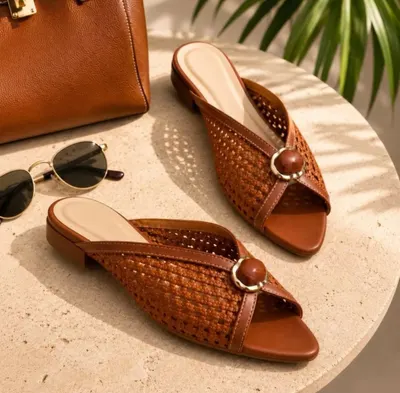 Mule Feminino Trançado Caramelo Bico Fino Elegante Casual Confortável com Fivela