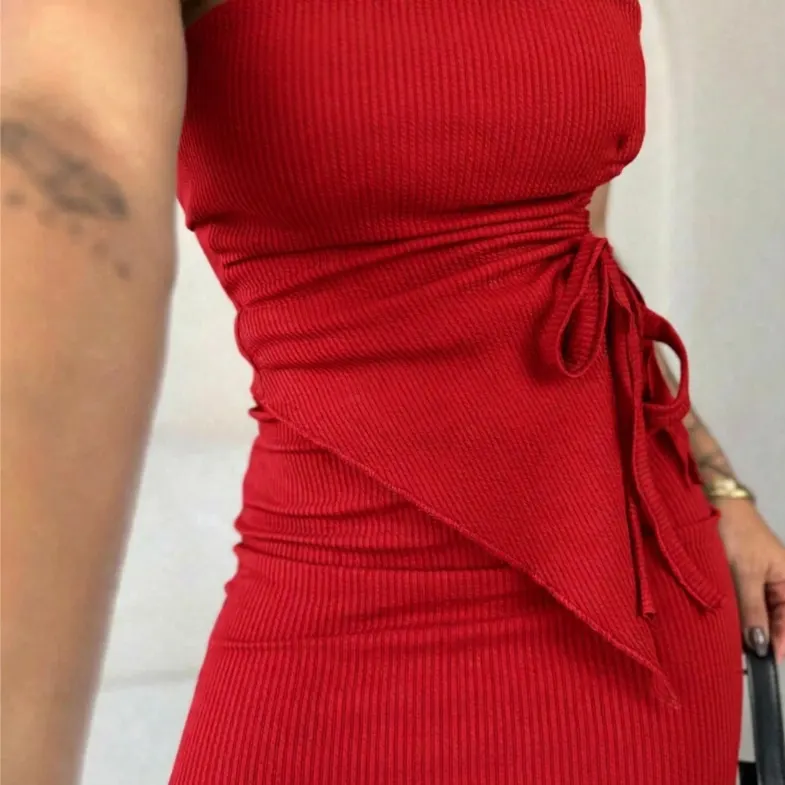 Conjunto Top Cropped tomara que caia franzido ajuste + saia Midi mini dapreada canelado